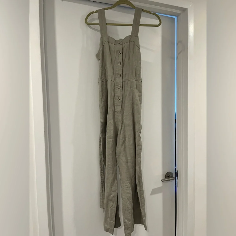 Everlane linen picnic jumpsuit in sea grass, like new size 00